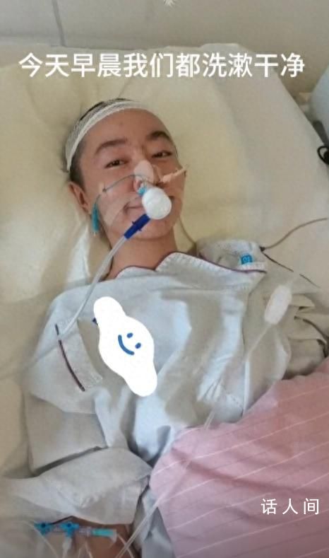 “點讀機女孩”視頻被質疑是庫存 視頻中人物穿著與季節不符