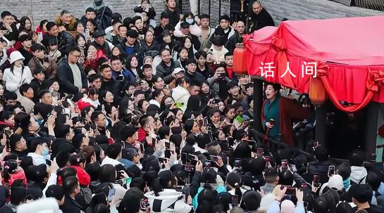 景區(qū)回應(yīng)王婆暫別舞臺(tái) 由同事代班之后是否輪流上臺(tái)不定