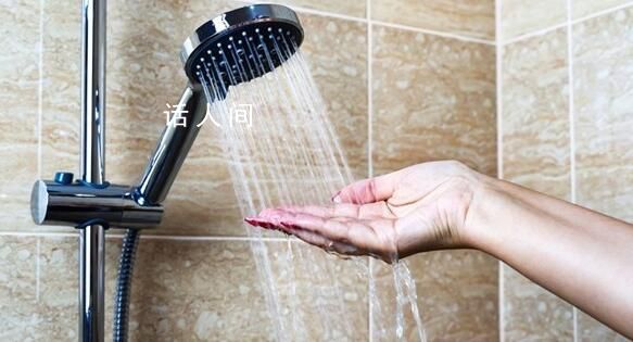 頻繁洗澡或給身體埋下皮膚癌隱患 影響了有益細(xì)菌的生存環(huán)境