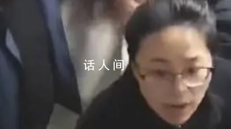 95后女警眼神殺嚇懵嫌疑人 一名95后女警瞬間發(fā)現(xiàn)2名嫌疑人