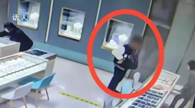 男子豪擲140萬買黃金 店員報警