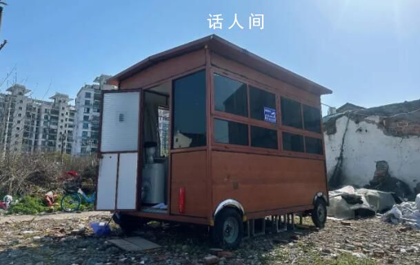 一批30歲青年不再租房 選擇住公司住停車場
