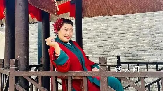 王婆稱怕被說物質(zhì)不敢?guī)ж?現(xiàn)在上舞臺(tái)已成負(fù)擔(dān)