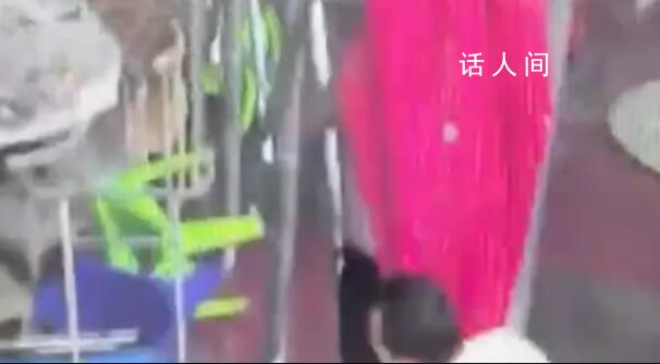 南昌突起強風 男子抱住大棚被吹飛