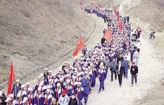 寧夏中學生徒步108里為烈士掃墓 男生腳底磨出水泡卻說不后悔