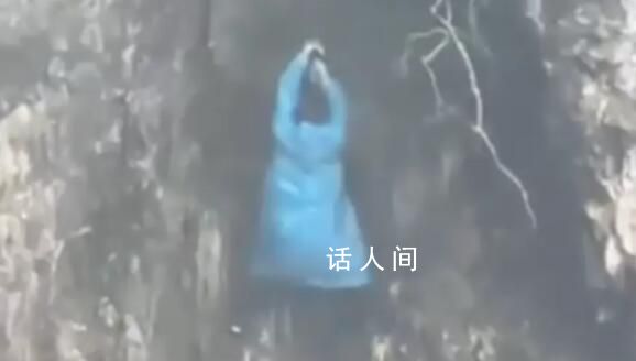 天門山清潔工用生命在撿垃圾 在懸崖峭壁上艱難撿垃圾