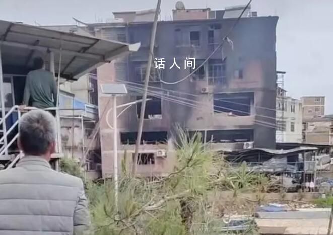 超市起火致一家5口遇難 相關人員正在現場處理